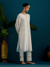 Off White round hem kurta with back motif