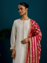 Magenta striped dupatta