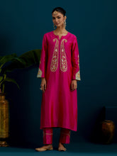 Fuchsia paisley yoke kurta