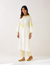 Off White embroidered kurta with plackett