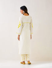 Off White embroidered kurta with plackett