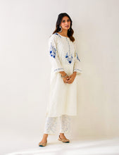 Off White embroidered kurta with plackett