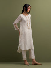 Ivory Mul Chanderi high low Kurta, pant and dupatta set