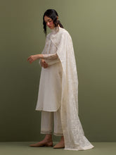 Ivory Mul Chanderi high low Kurta, pant and dupatta set