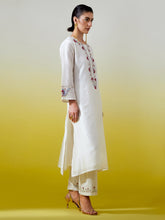 Placket embroidered kurta