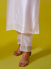 Kaftan style kurta with pant