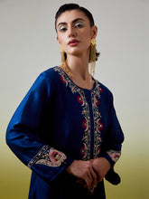 Placket embroidered kurta