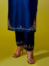 Notched neck kurta with pant