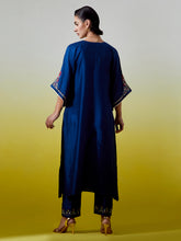 Kaftan style kurta with pant