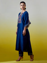 Kaftan style kurta with pant