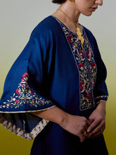 Kaftan style kurta with pant
