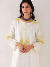 Off White embroidered kurta with plackett