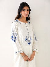 Off White embroidered kurta with plackett