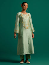 Green hand embroidered silk chanderi kurta set with light pink chanderi dupatta