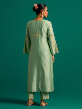 Green hand embroidered silk chanderi kurta set with light pink chanderi dupatta