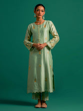 Green hand embroidered silk chanderi kurta set with light pink chanderi dupatta