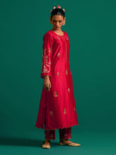 Red hand embroidered silk chanderi kurta set with green chanderi dupatta