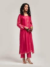 Embroidered kurta with scalloped hem and pant