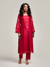 Embroidered kurta with scalloped hem and pant