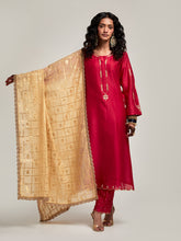 Zari motifs dupatta with lace
