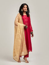 Zari motifs dupatta with lace