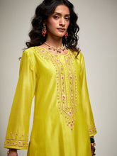 Embroidered kurta with placket