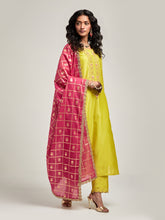 Zari motifs dupatta with lace