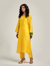 Embroidered kurta with scalloped hem