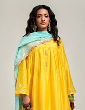 Zari motifs dupatta with lace
