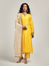 Zari motifs dupatta with lace