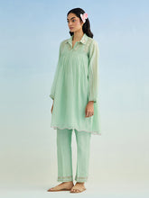 Green short collar kurta and pant