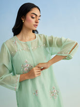 Green high low round hem kurta with pant