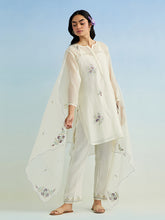 Ivory high low kurta with pant and dupatta