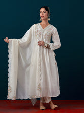 Scalloped embroidered dupatta