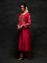 Fuchsia embroidered placket kurta