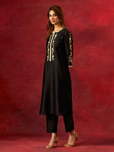 Black round hem kurta set