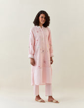 Pink botanical print cotton linen kurta with scalloped net collar