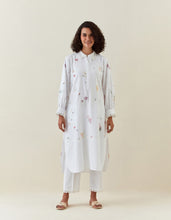 White botanical print cotton linen kurta with scalloped net collar