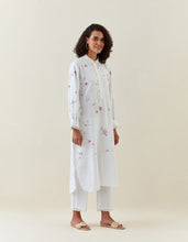White botanical print cotton linen kurta with scalloped net collar