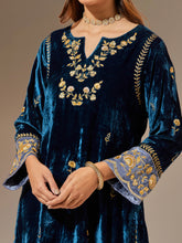 Blue velvet hand embroidered contrast sleeve kurta