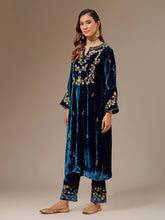 Blue velvet kurta with hand embroidery