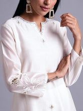 Off white silk chanderi kurta with embroidery