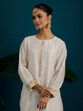 Off White round hem kurta with back motif and pant set
