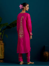 Fuchsia round hem kurta with back motif and pant set