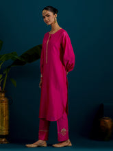 Fuchsia round hem kurta with back motif