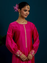 Fuchsia round hem kurta with back motif and pant set