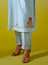Notched neck kurta with pant