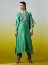Kaftan style kurta with pant