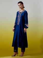 Placket embroidered kurta