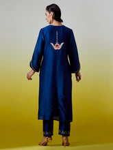 Notched neck kurta with pant